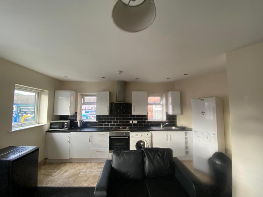 Apartamento Cosy Living Camberley Exterior foto
